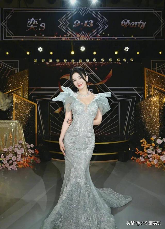 闫妮的腿,于明加的腰,这些40岁的女星,生过娃了身材还这么火辣
