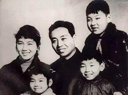 新凤霞:残疾后曾重度自闭,重生后曾上春晚!她死后女儿并不难过