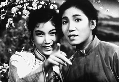 新凤霞:残疾后曾重度自闭,重生后曾上春晚!她死后女儿并不难过