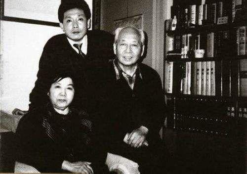 新凤霞:残疾后曾重度自闭,重生后曾上春晚!她死后女儿并不难过