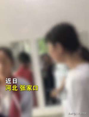女生打架(河北3女孩厕所内多次掌掴围殴一女生，官方：已对打人者治安行政处罚)