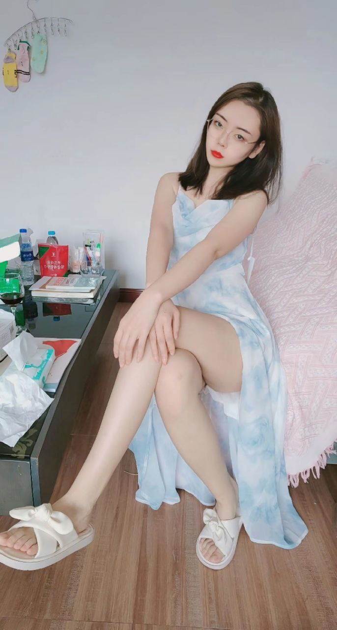 不怕反差婊有文化，就怕反差婊戴眼镜[120P]